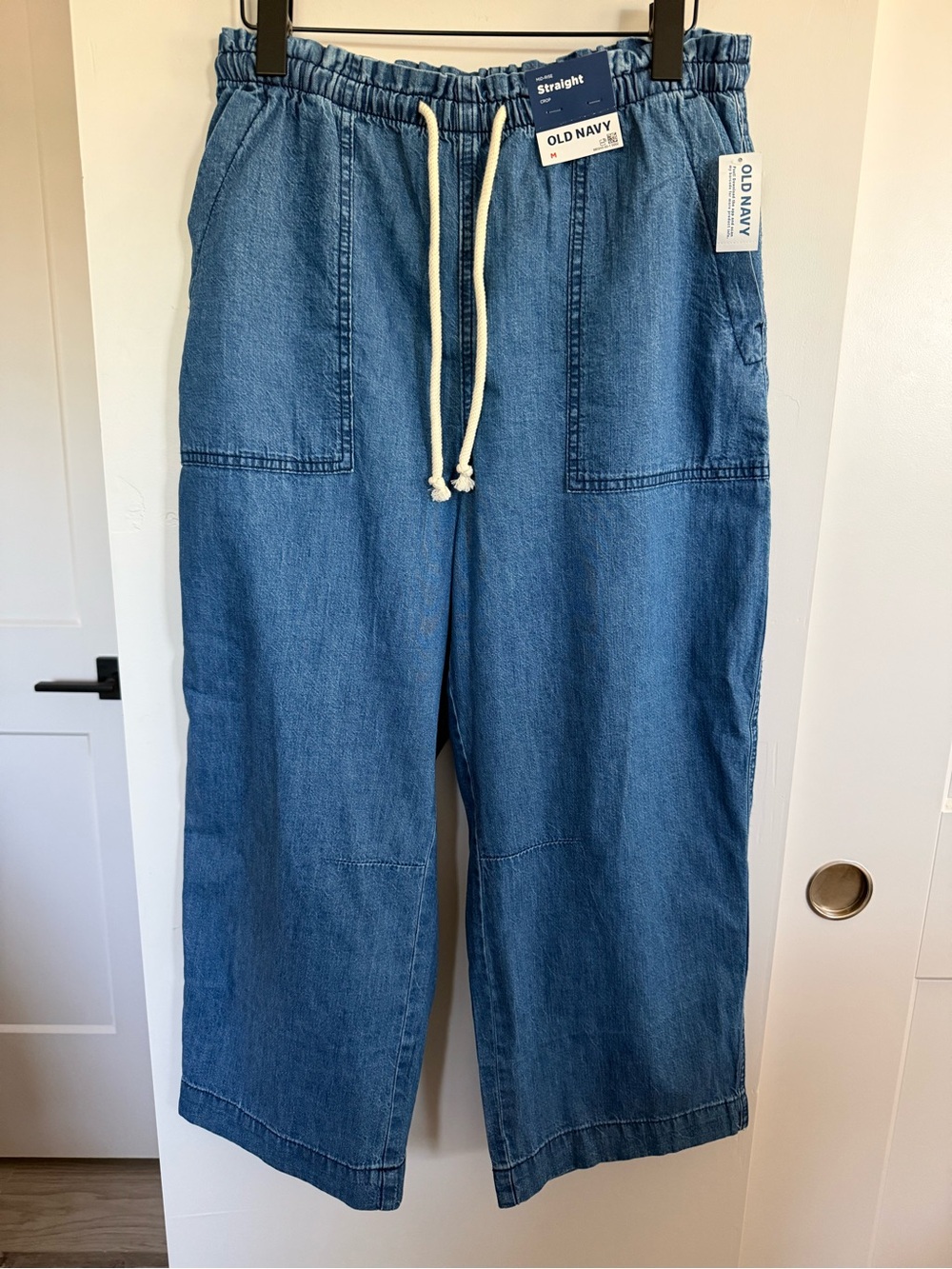 NWT Old Navy Mid Rise Straight Crop Jeans Size Medium